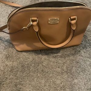 Michael kors tan handbag with shoulder strap